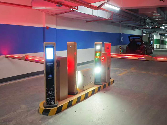 某停車場采用 “ 安快 ” 車牌識別系統(tǒng)