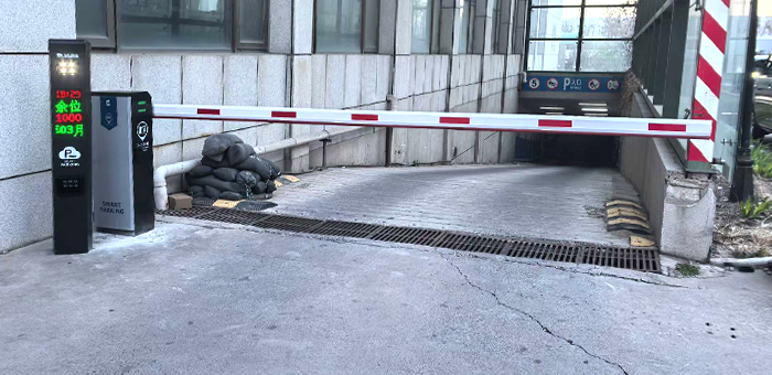 某停車場采用 “ 安快 ” 車牌識(shí)別系統(tǒng)