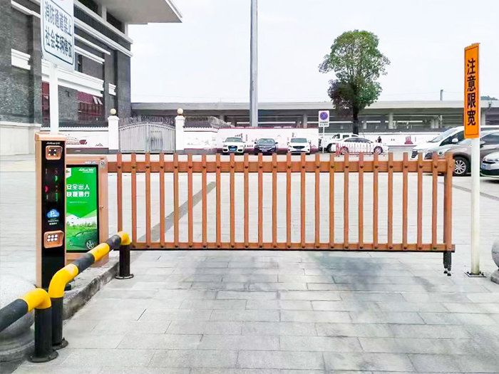 某景區(qū)停車場(chǎng)采用 “安快” 車牌識(shí)別系統(tǒng)