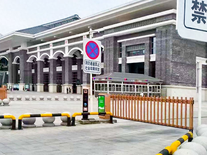 某景區(qū)停車(chē)場(chǎng)采用 “安快” 車(chē)牌識(shí)別系統(tǒng)