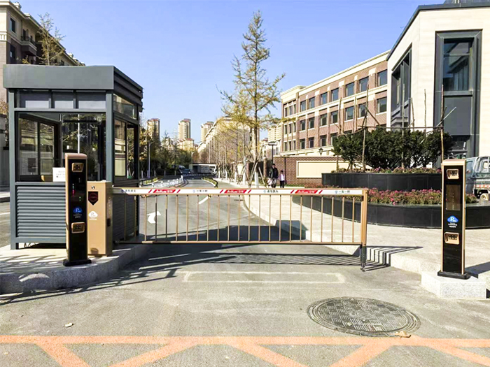 某別墅區(qū)采用“安快”一進一出柵欄道閘案例