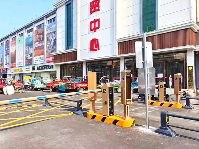 某商貿(mào)中心停車管理采用 “安快” 一進(jìn)一出車牌識(shí)別系統(tǒng)
