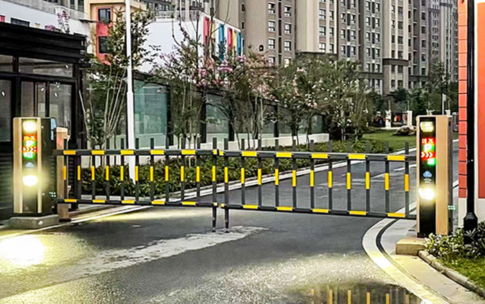 某小區(qū)采用 “安快” 一進(jìn)一出對(duì)開(kāi)車(chē)牌識(shí)別系統(tǒng)案例圖